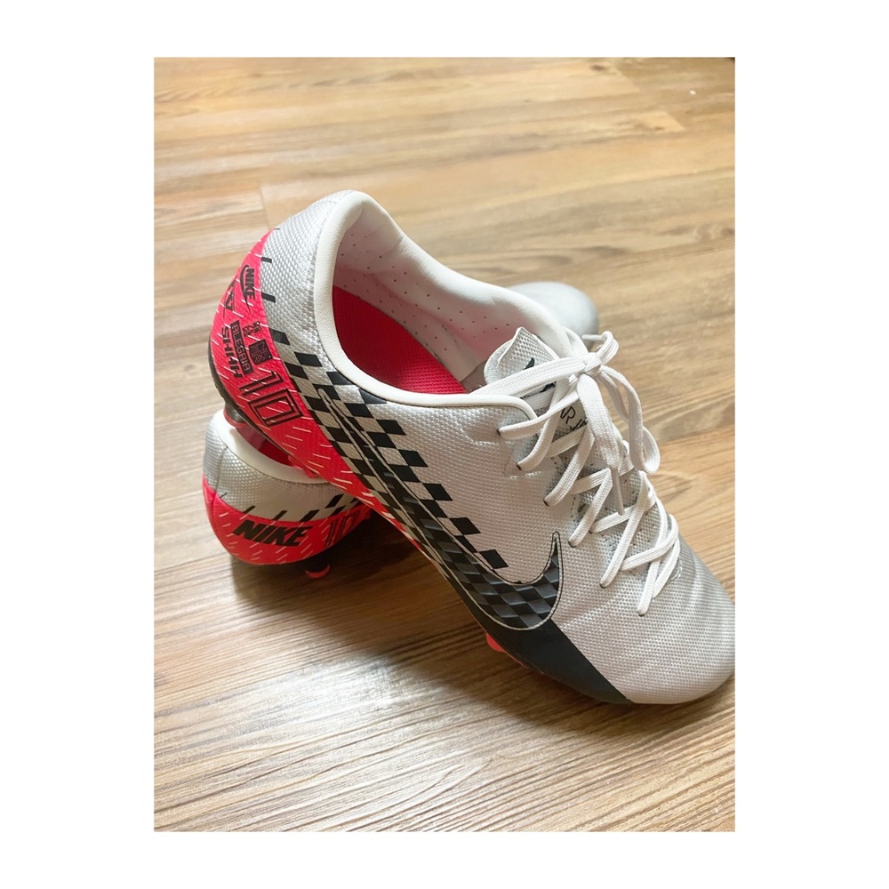 Nike Mercurial Vapor 13 Academy FG
Neymar Jr. Speed Freak